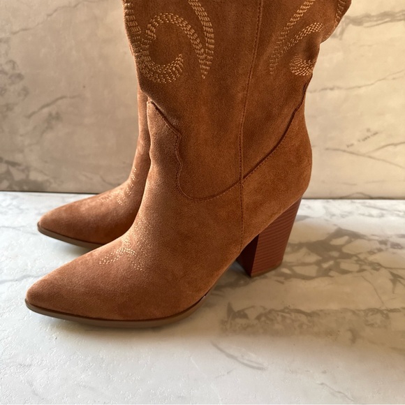 Women's Faux Suede Embroidered Knee High Cowboy Boots Size 8 Light Brown - NWOT - Picture 4 of 13